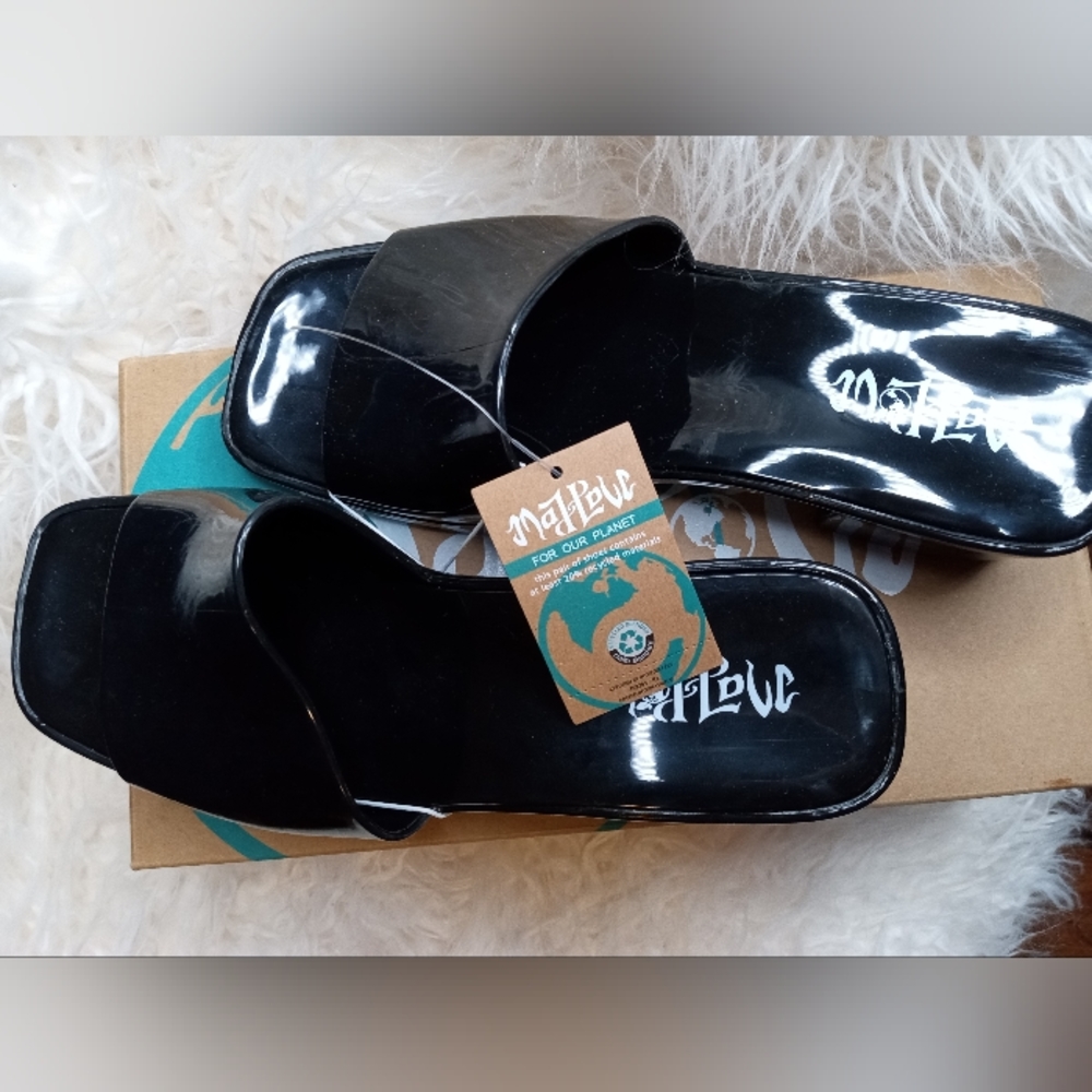 NWT Black Sandals Sustainable Materials - Picture 2 of 4